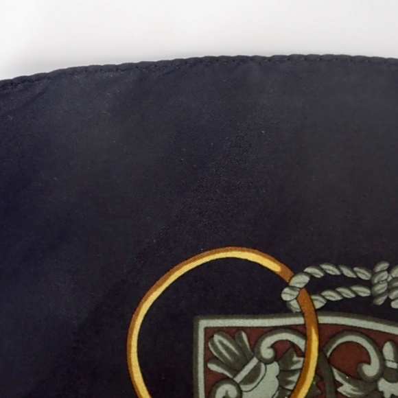 Silky Euro Coat of Arms Black & Gold with Tassel Print Square 33" Hand Rolled - Picture 6 of 8